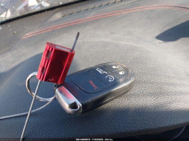 Jeep Cherokee Trailhawk Image 8