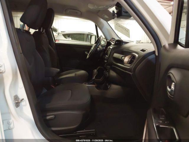 Jeep Renegade Latitude Image 7