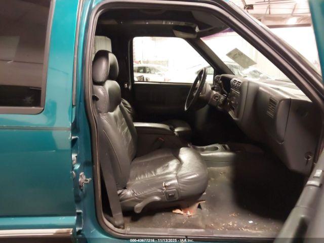 Chevrolet Blazer Image 2