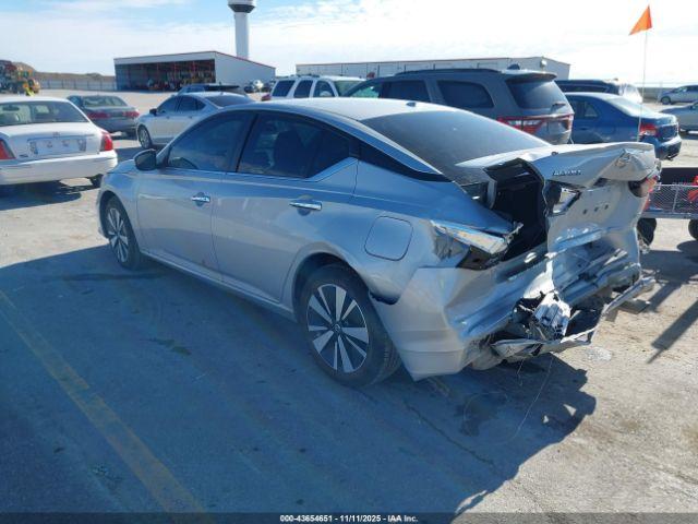 Nissan Altima Sv Intelligent Awd Image 15