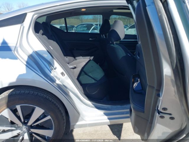 Nissan Altima Sv Intelligent Awd Image 6