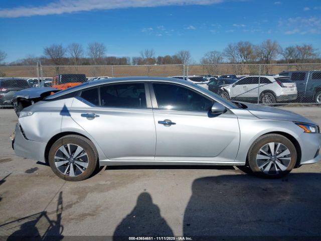 Nissan Altima Sv Intelligent Awd Image 13