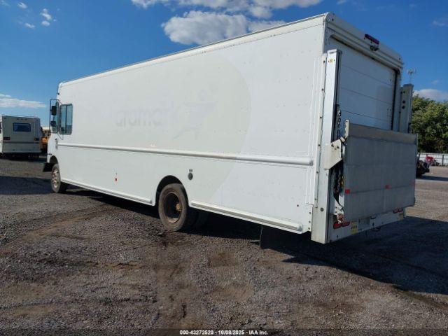 Freightliner Chassis M Line Walk-in Van Image 3