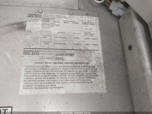 Freightliner Chassis M Line Walk-in Van Image 12