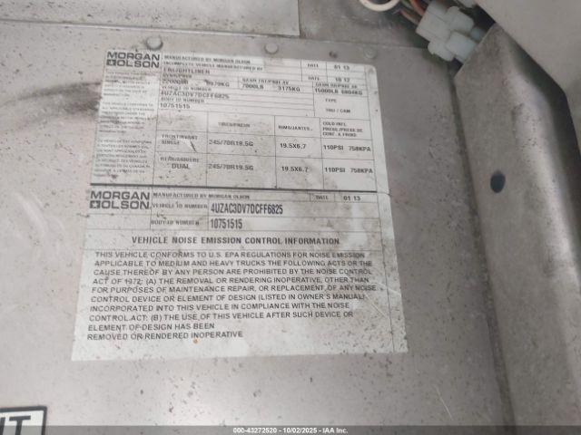 Freightliner Chassis M Line Walk-in Van Image 12