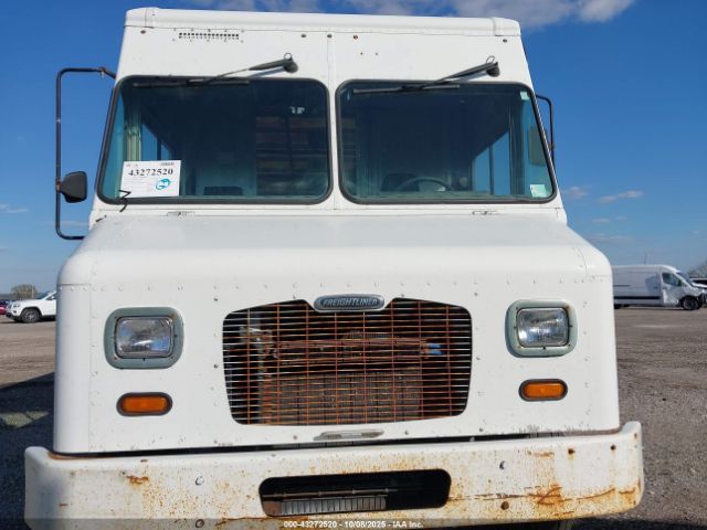 Freightliner Chassis M Line Walk-in Van Image 8