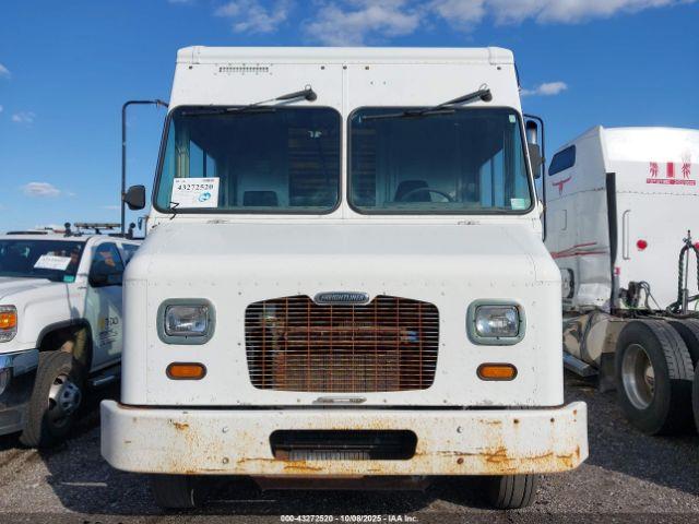 Freightliner Chassis M Line Walk-in Van Image 15
