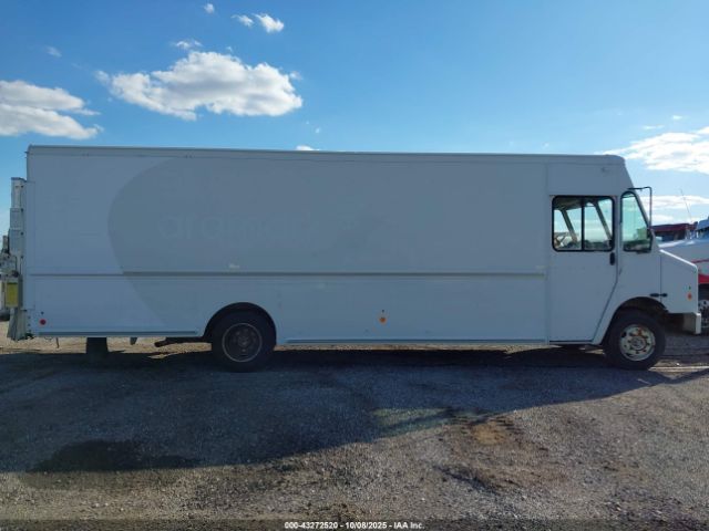 Freightliner Chassis M Line Walk-in Van Image 2