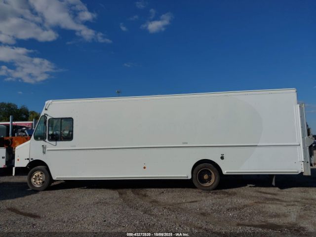 Freightliner Chassis M Line Walk-in Van Image 16