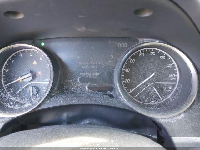 Toyota Camry Se Awd Image 9