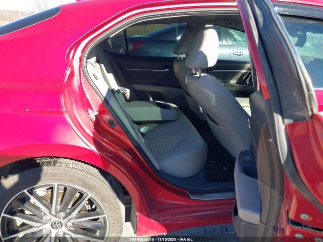 Toyota Camry Se Awd Image 6