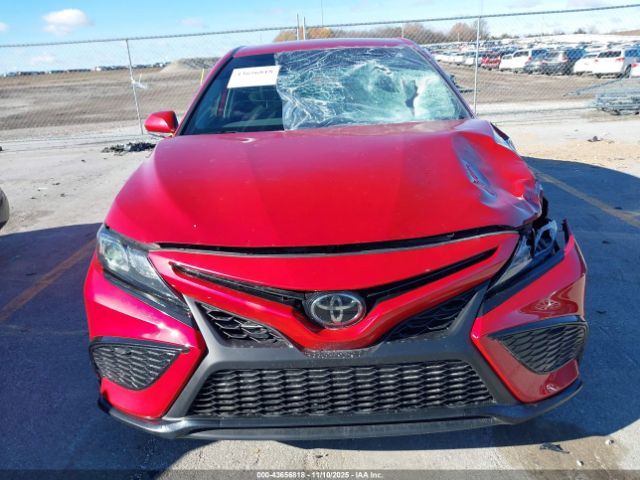 Toyota Camry Se Awd Image 8