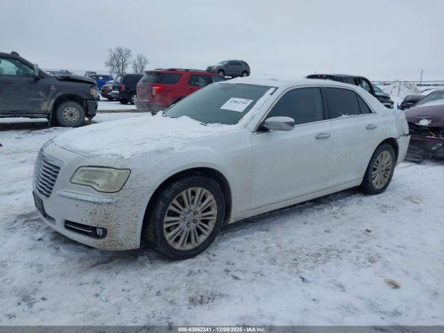 Chrysler 300 Limited Image 11