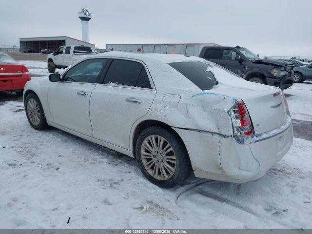 Chrysler 300 Limited Image 10