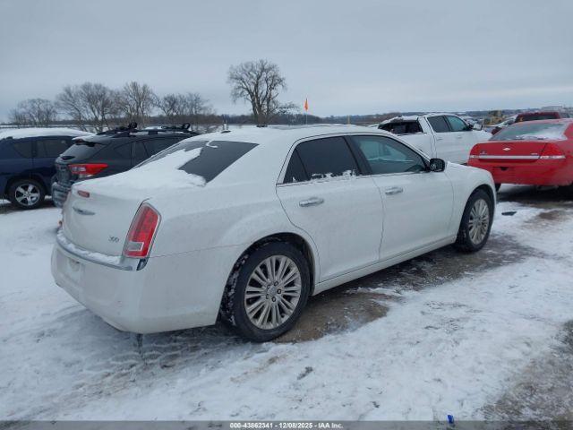 Chrysler 300 Limited Image 2