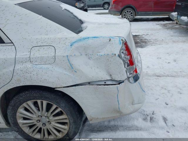 Chrysler 300 Limited Image 4