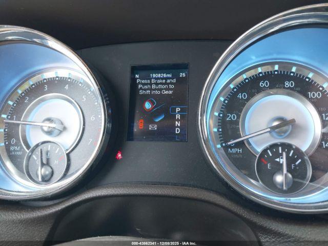 Chrysler 300 Limited Image 3