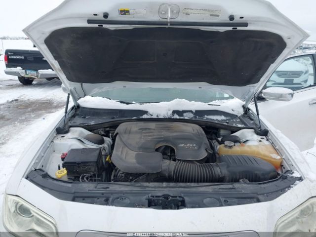 Chrysler 300 Limited Image 9