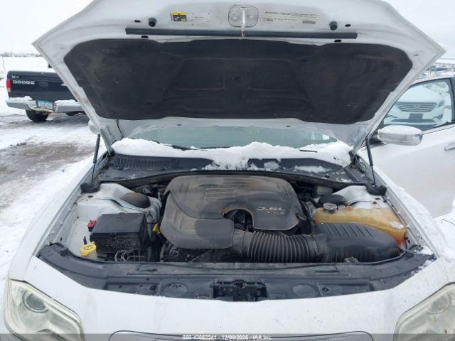 Chrysler 300 Limited Image 9