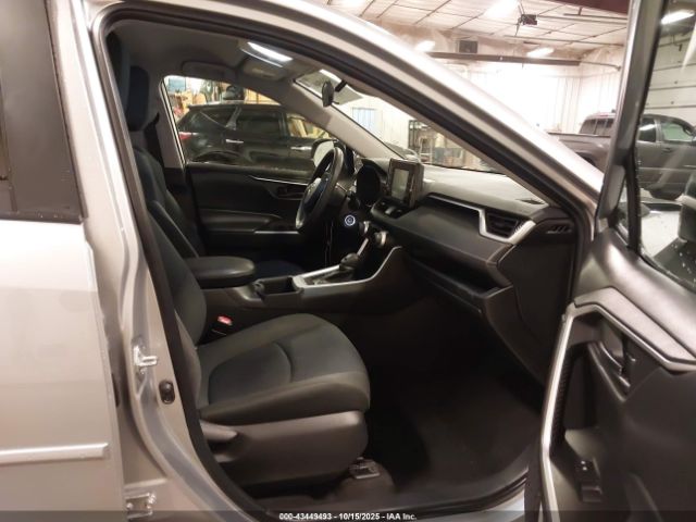 Toyota RAV4 Le Image 8