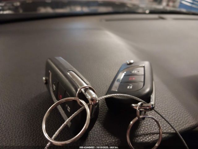 Toyota RAV4 Le Image 13