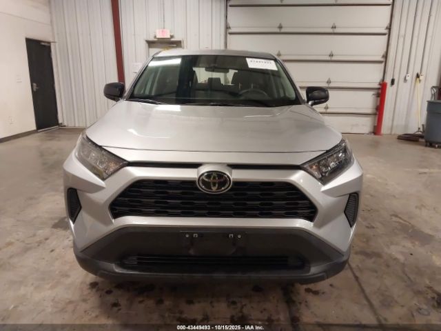 Toyota RAV4 Le Image 17