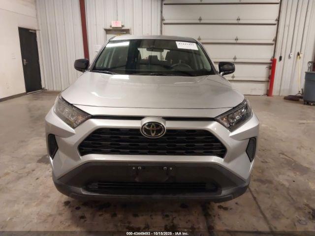 Toyota RAV4 Le Image 17