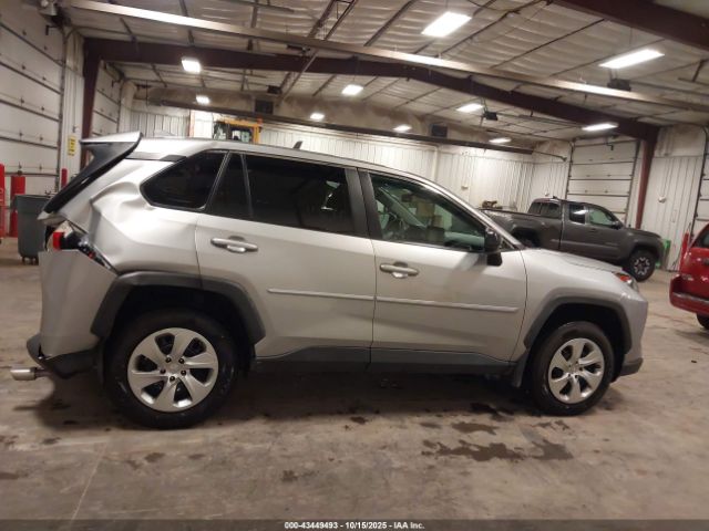 Toyota RAV4 Le Image 12