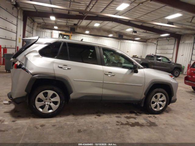 Toyota RAV4 Le Image 12