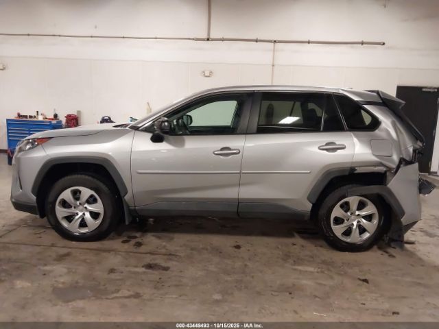 Toyota RAV4 Le Image 5