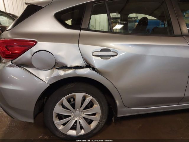 Subaru Impreza 2.0i Image 15