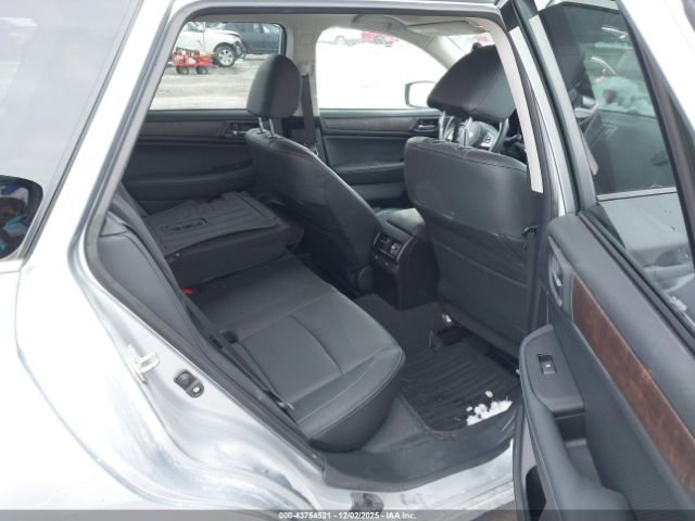 Subaru Outback 2.5i Limited Image 6