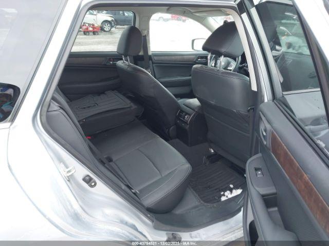 Subaru Outback 2.5i Limited Image 6