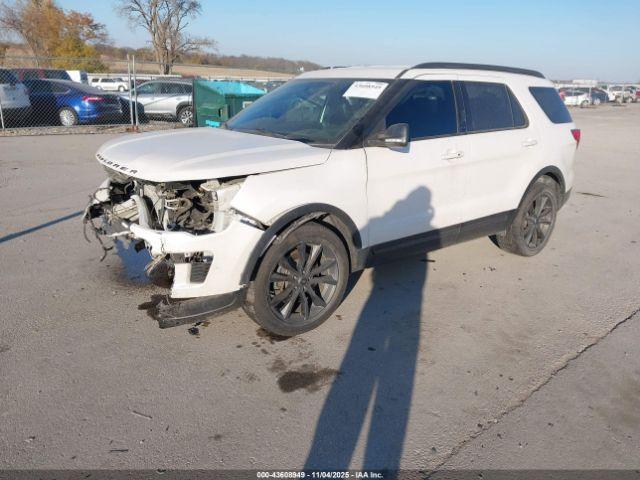 Ford Explorer Xlt Image 2