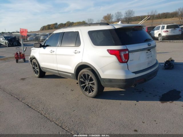Ford Explorer Xlt Image 3
