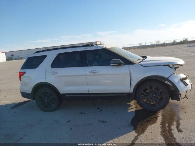 Ford Explorer Xlt Image 15