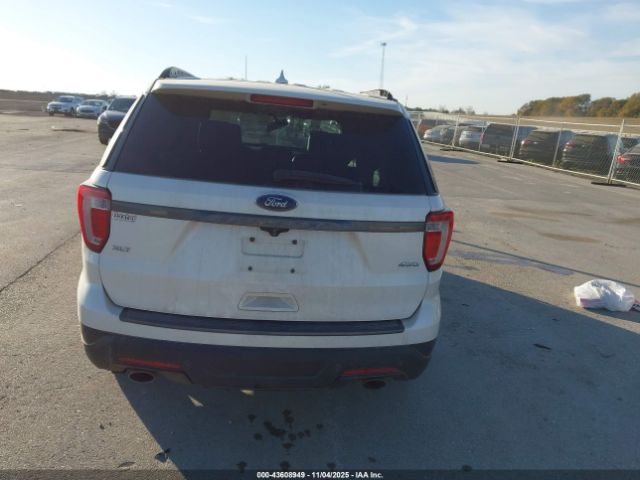 Ford Explorer Xlt Image 14