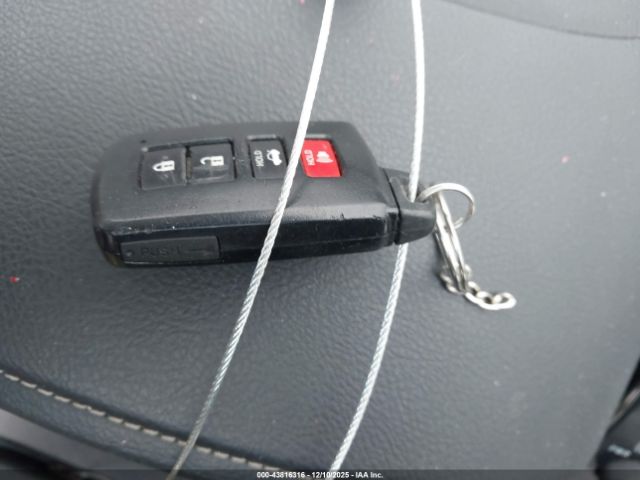 Toyota Camry Xle V6 Image 10