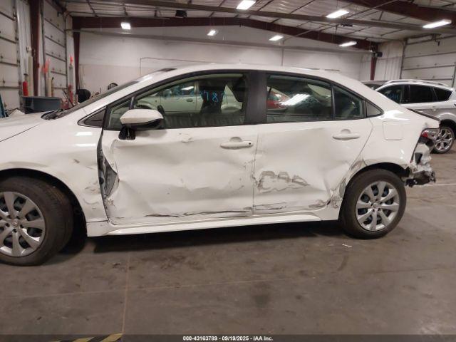 Toyota Corolla Hybrid Le Image 6