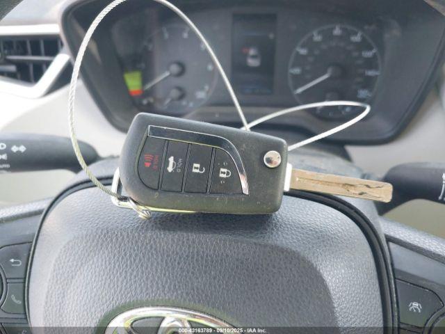 Toyota Corolla Hybrid Le Image 11