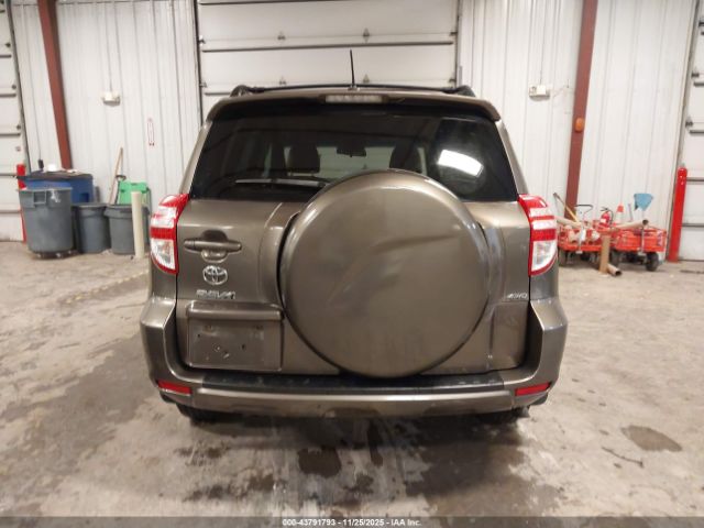 Toyota RAV4 Image 18