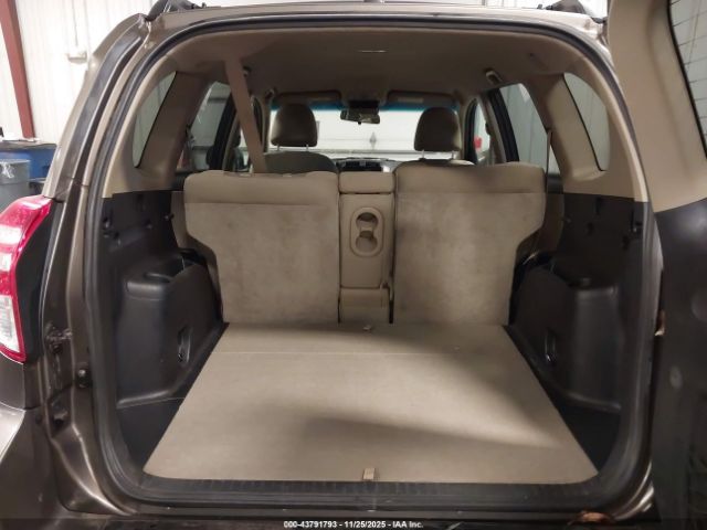 Toyota RAV4 Image 17