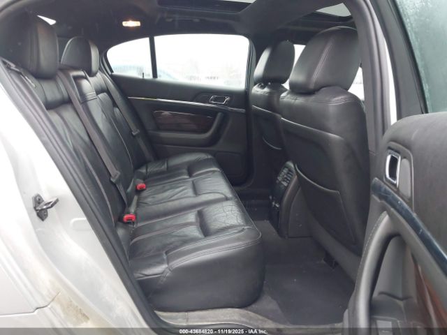 Lincoln MKS Image 8