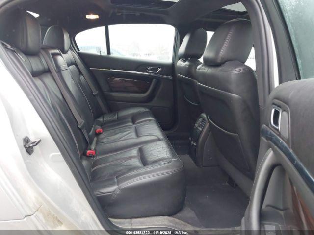 Lincoln MKS Image 8