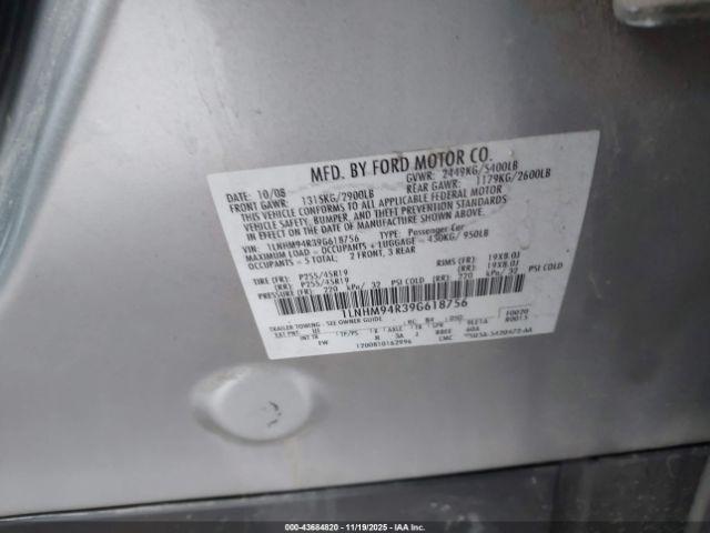 Lincoln MKS Image 14