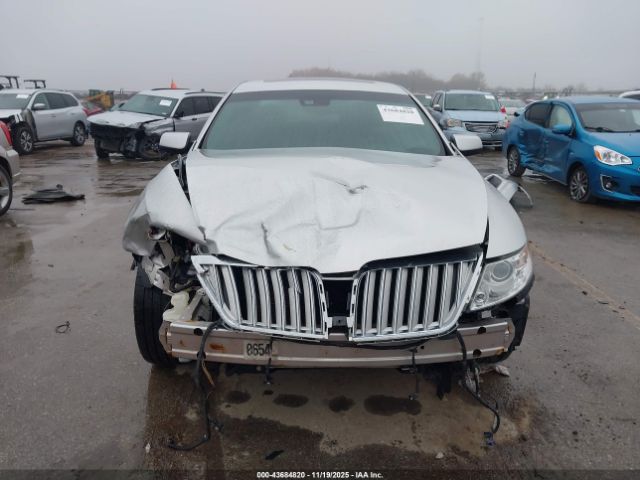 Lincoln MKS Image 12