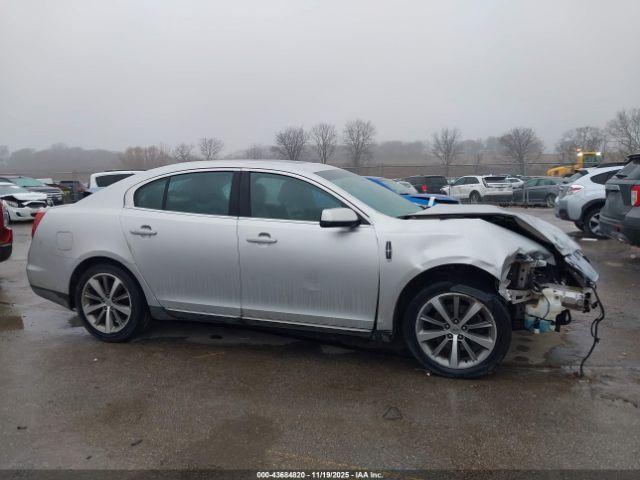 Lincoln MKS Image 11
