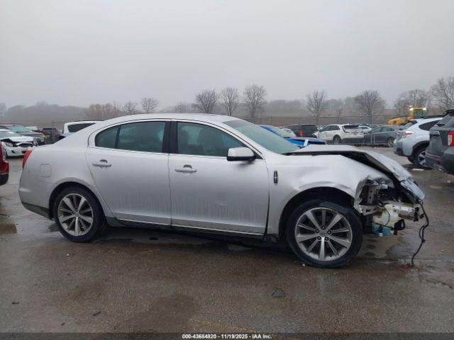 Lincoln MKS Image 11