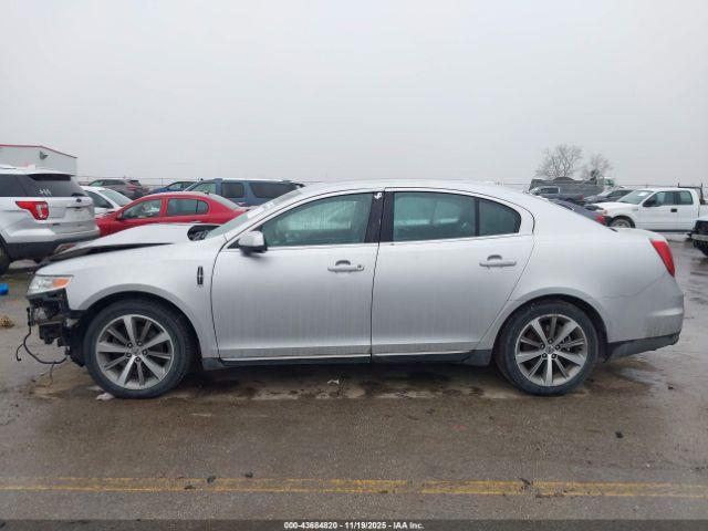 Lincoln MKS Image 15