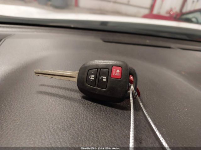 Toyota RAV4 Xle Image 12